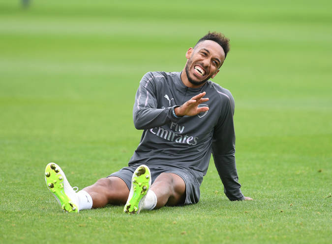 Aubameyang takes a rest at the training ground